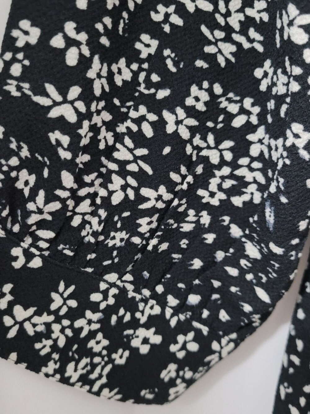 NWT DKNY Black & White Floral Ruched Midi Shirtdress - Picture 3 of 10